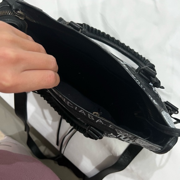 Authentic Balenciaga graffiti bag - Picture 4 of 6